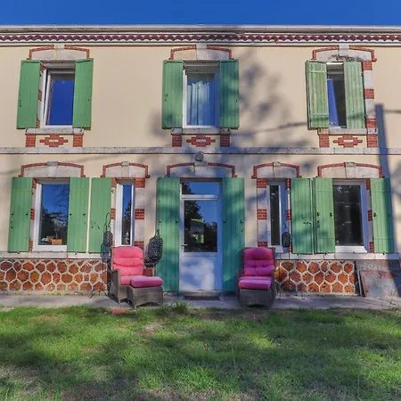 Domaine Les Maisons Des Houssats Holiday home Trensacq